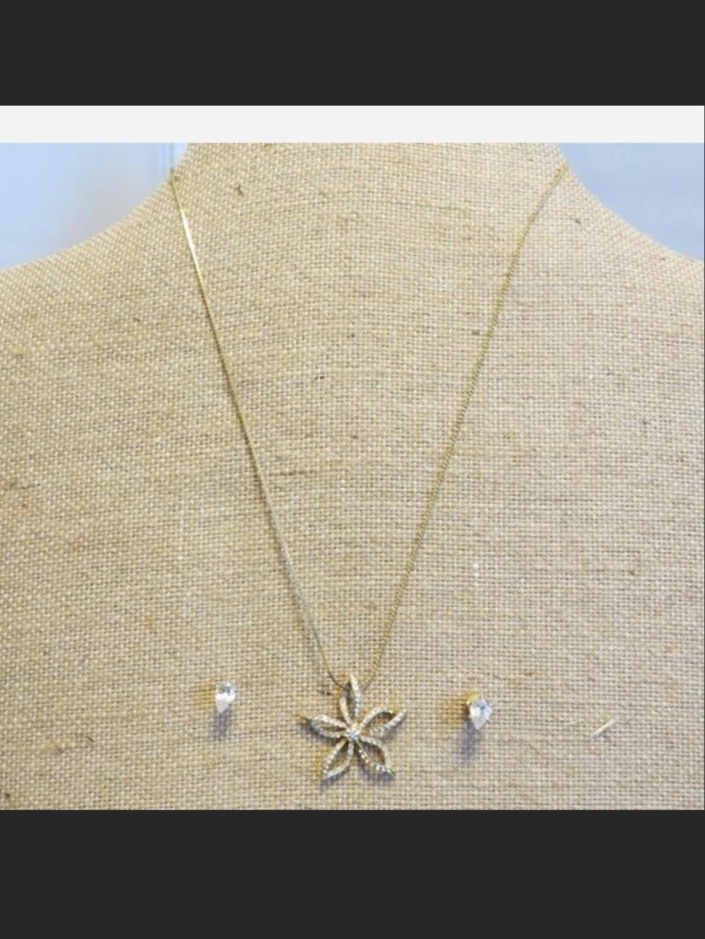 Source Unknown Gold Floral Starburst Pendant Necklace with Clear Stones